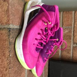 Stephen Curry’s girls basketball sneakers size 3